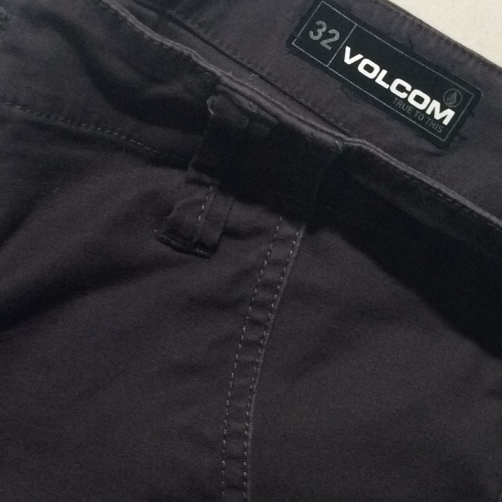 Volcom Shorts - Picture 2 of 3